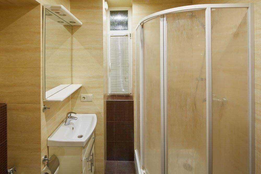 Двокімнатна Квартира У Центрі Міста Львів З Двориком Екстериор снимка